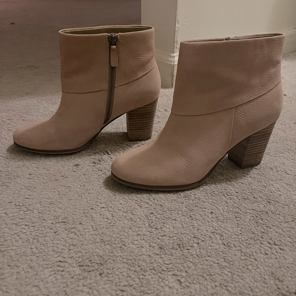 Leather thick heel bootie